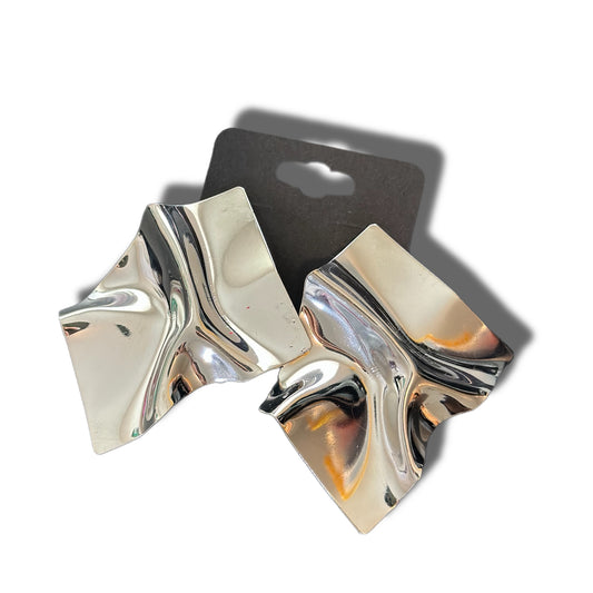 Get Wavy Earrings (Silver)